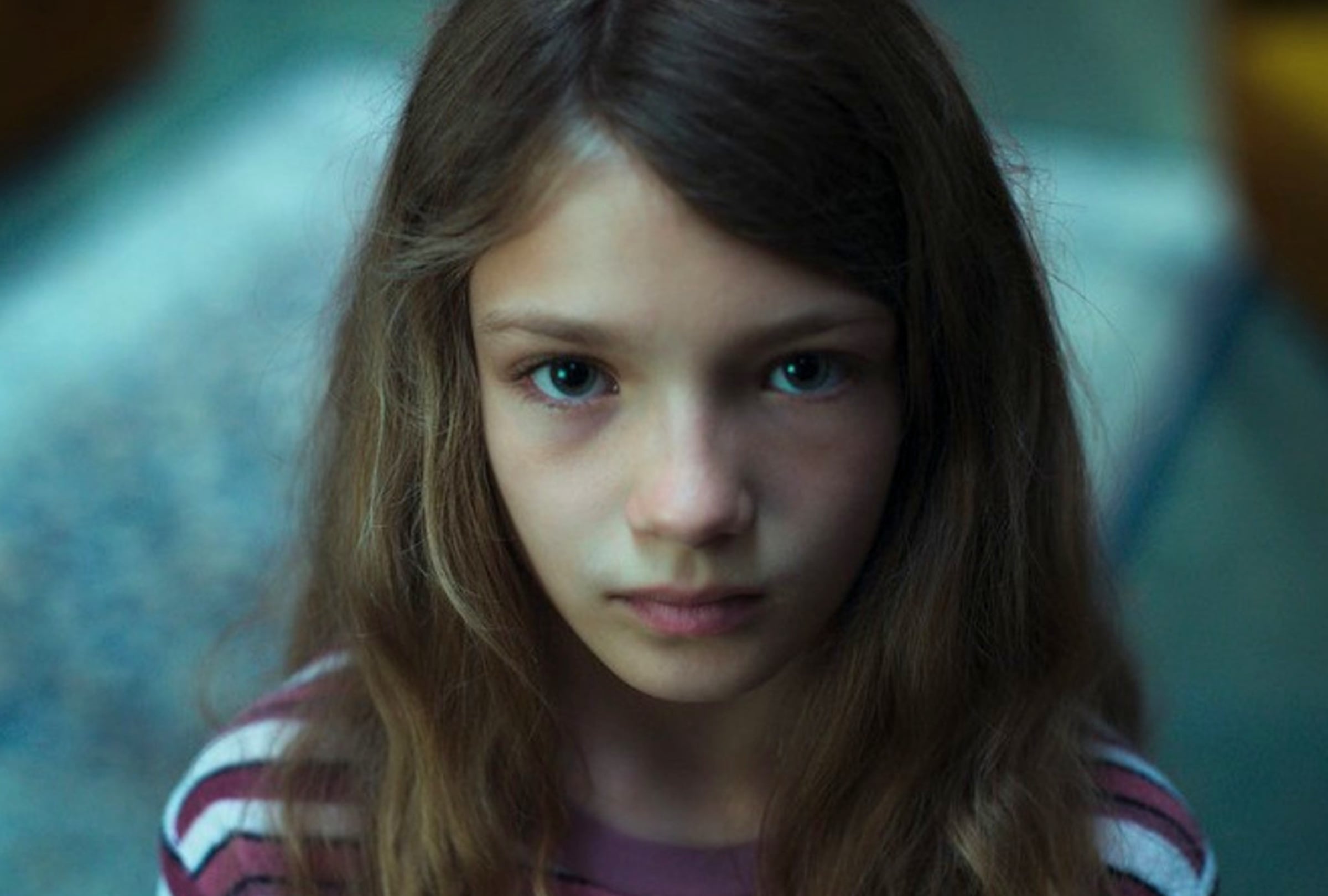 La joven actriz Naila Schuberth como Hannah en la exitosa serie alemana de suspenso psicológico "Mi querida niña" (Foto: Constantin Film / Netflix)