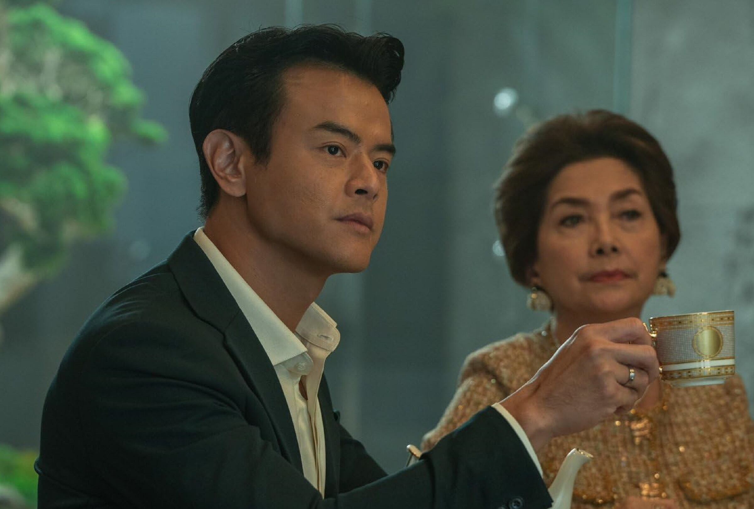 Dion Wiyoko da vida a Jonathan, el esposo de Milla, en la película indonesia "Una mujer normal" (Foto: Netflix)