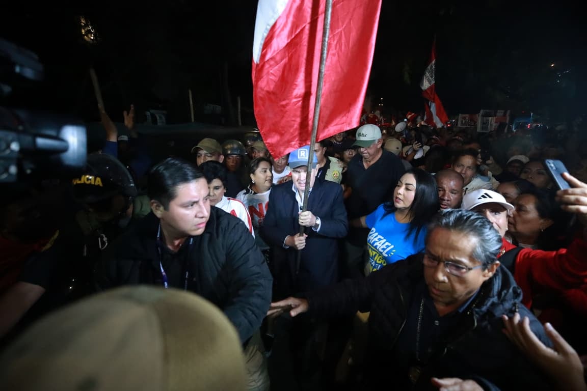 El candidato presidencial por Renovación Popular, Rafael López Aliaga, convocó a la pacífica “Gran Marcha Nacional”. Foto: GEC