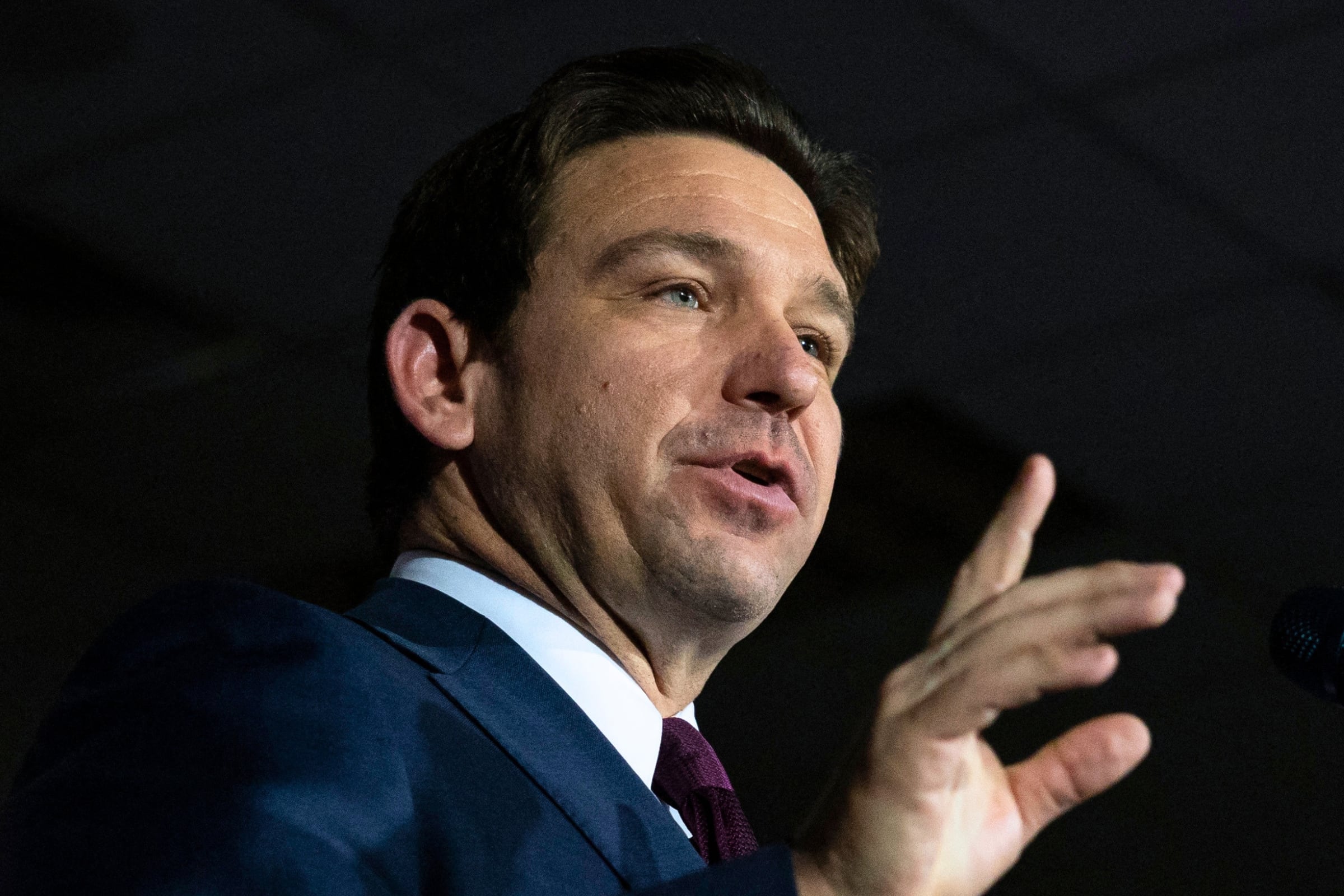 El gobernador Ron DeSantis ya firmó esta ley y empezará a regir en todo el estado de Florida desde el 1 de julio (Foto: AFP)