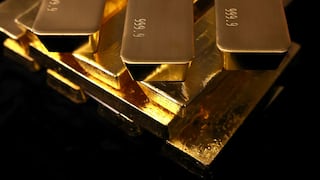 Oro borra ganancias del año por apuestas a alzas de tasas de la Fed