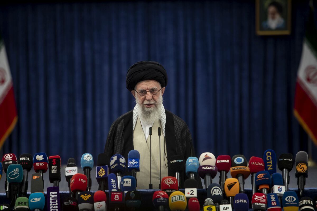 El líder supremo de Irán, el ayatolá Ali Jamenei, prometió “actuar con fuerza” en un mensaje de video pregrabado transmitido por la televisión estatal.