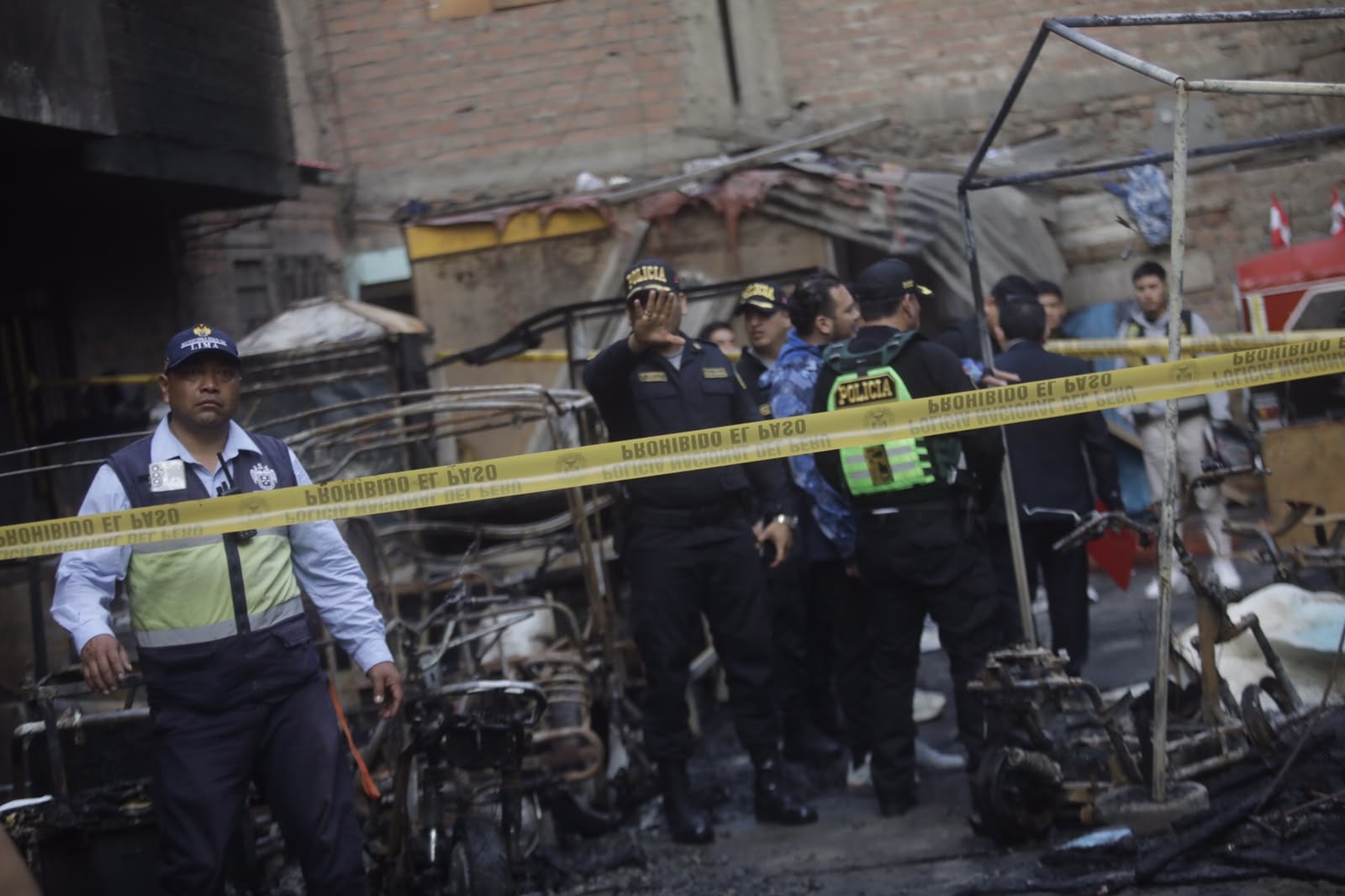 La PNP investiga las causas del incendio en La Victoria. (Foto: César Grados / @photo.gec)