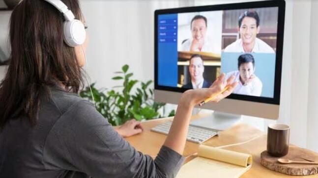 Queda menos de un mes para que los trabajadores terminen de compensar sus horas. Foto: Freepick