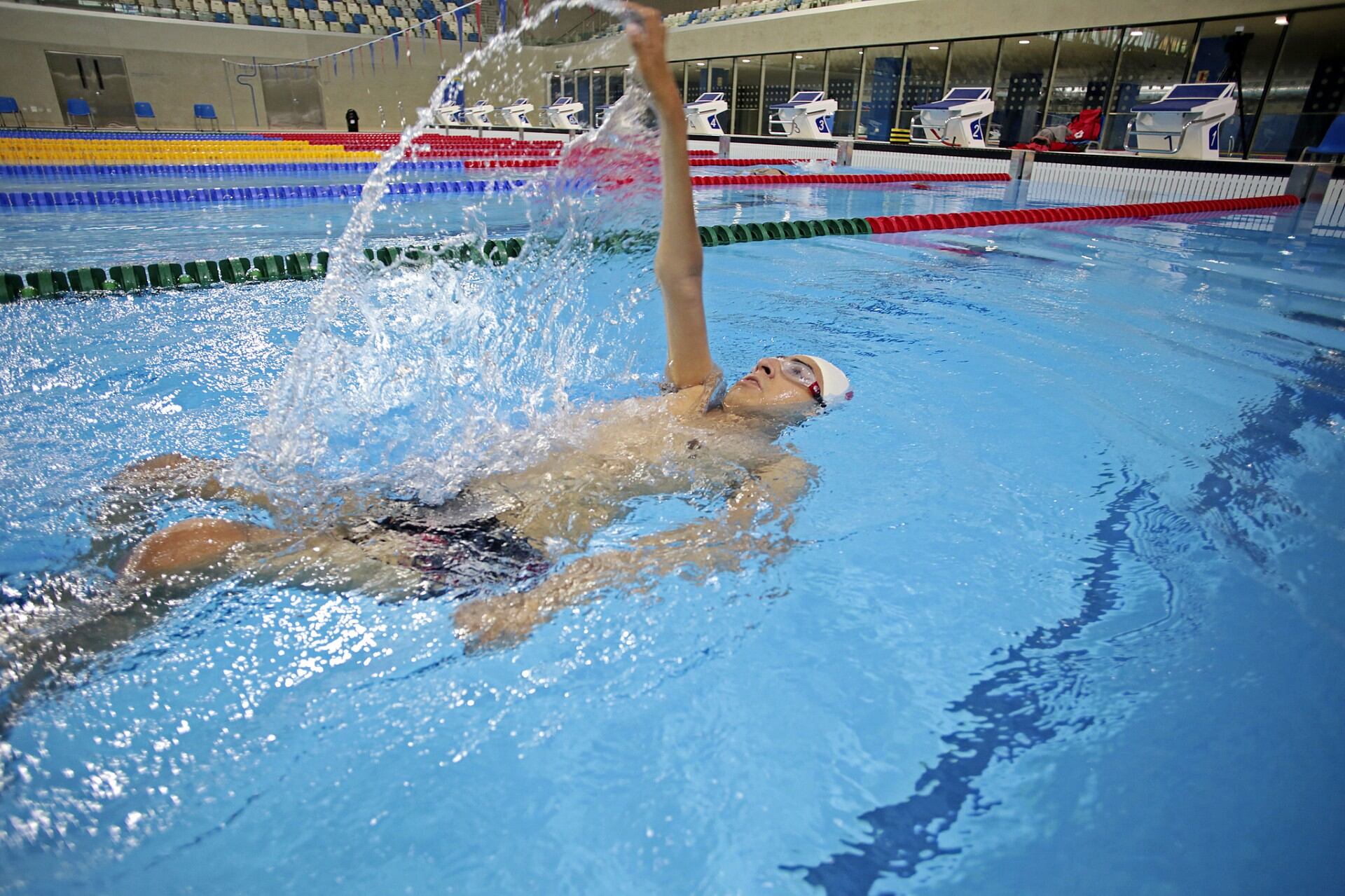 Rodrigo Santillán llegó sexto en la final de 100 metros estilo espalda (clase S2) y aseguró diploma, como en Tokio 2020. Foto: Legado.