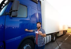 Confirmado, se aplican nuevas regulaciones del DMV que restringe licencias comerciales para inmigrantes: esto ocurrirá en California y Nueva York