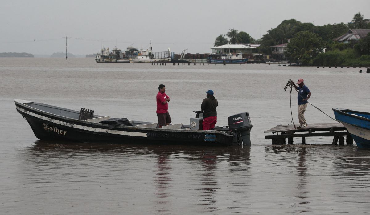Centroamérica es, por su posición geográfica entre el océano Pacífico y el mar Caribe, una región azotada por fenómenos climáticos como huracanes, inundaciones o sequías. (Foto por OSWALDO RIVAS / AFP)