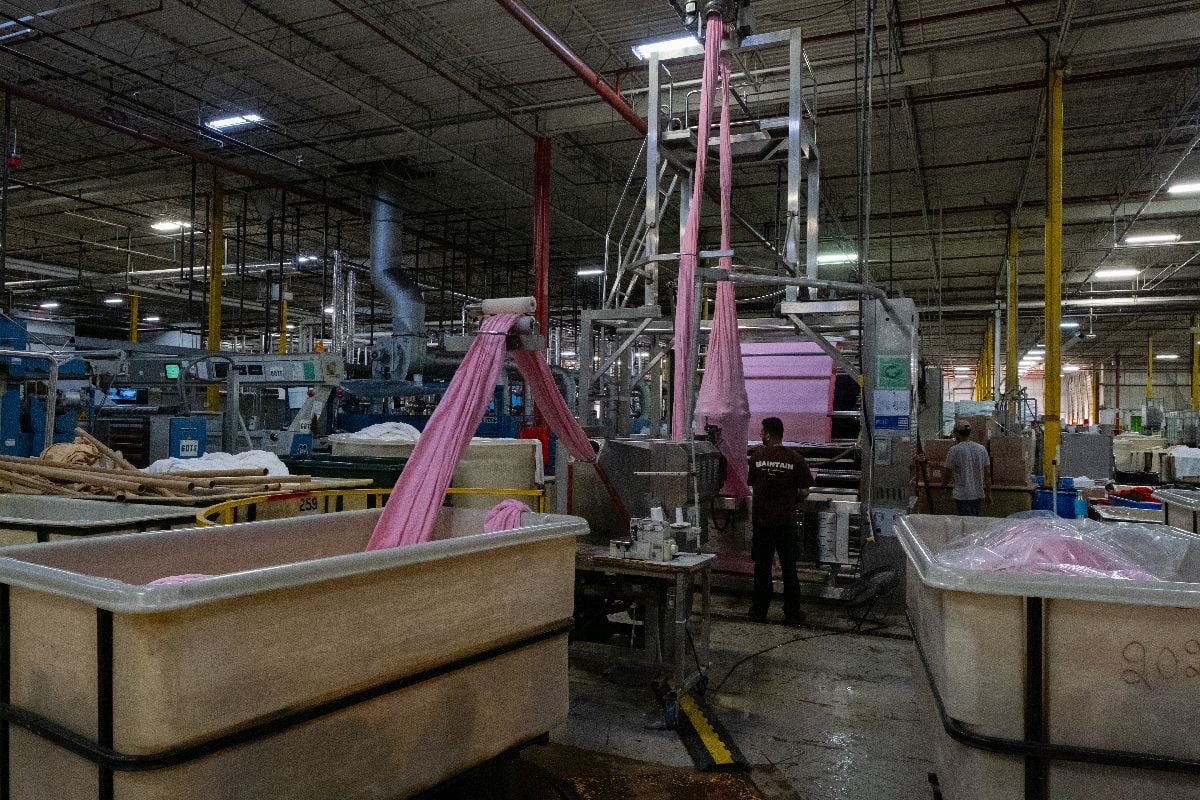 Fine Cotton es propietaria de una de las pocas plantas de teñido a gran escala de Canadá. Fotógrafo: Adetona Omokanye/Bloomberg.