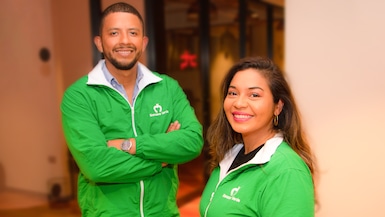 Carlos Andrade y Larissa Arias fundaron Manzana Verde