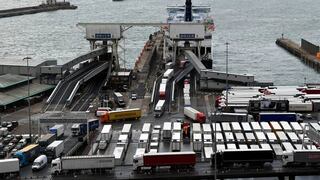 Londres retrasa controles a la importación de bienes de la UE tras Brexit