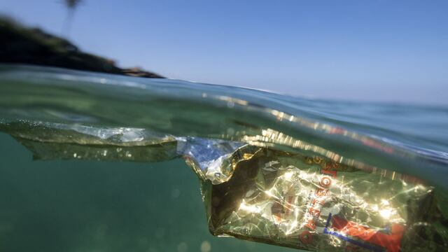 Los océanos sufren desde 2005 una marejada de plástico “sin precedentes”