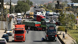 Tráfico se reanuda en Bolivia tras caída de bloqueos