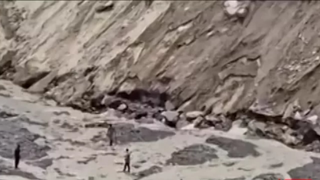 La emergencia también alcanzó el cementerio del distrito, donde muros, nichos y lápidas quedaron destruidos. Foto: Captura Canal N.