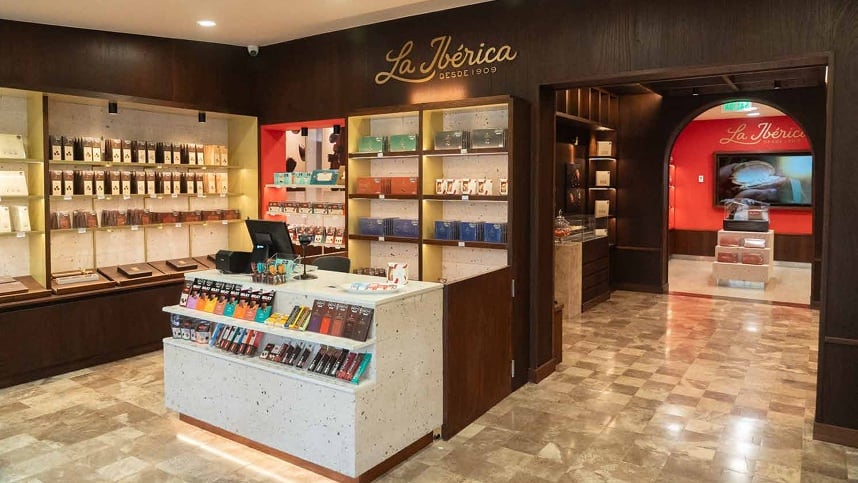 Bernardo Suárez, CEO de La Ibérica, destacó que la nueva tienda ofrece una amplia variedad de chocolates artesanales y empaques elegantes. (Foto: La Ibérica)