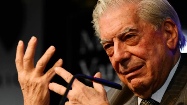 Vargas Llosa presenta en Moscú "Un héroe discreto" antes de recibir premio