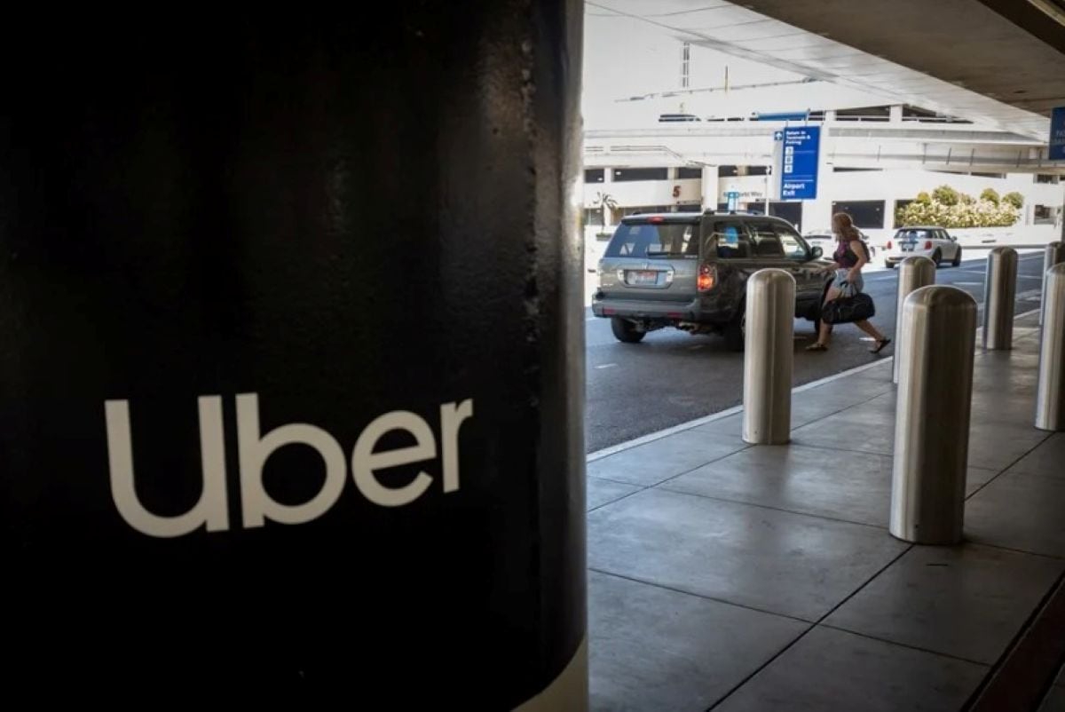 Uber avanza con una reorganización de su área de recursos humanos mientras incrementa el uso de herramientas de inteligencia artificial. Foto: EFE.