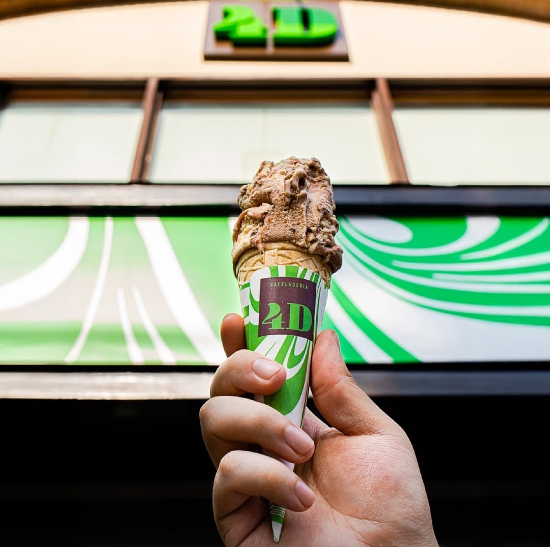 El canal presencial concentra cerca del 80% de las ventas, consolidando la experiencia en tienda como eje del negocio. (Foto: 4D/ Instagram)