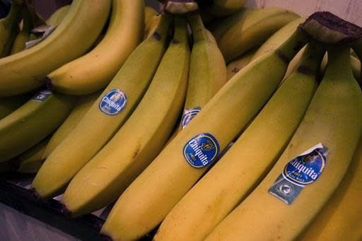 Bananas de Costa Rica, distribuidas por la gigante estadounidense Chiquita, en venta en un mercado de Washington DC, el 25 de febrero de 2014. (AFP | Paul J. Richards)