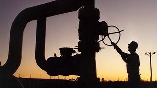 Grandes operadores petroleros ven lenta recuperación de la demanda 