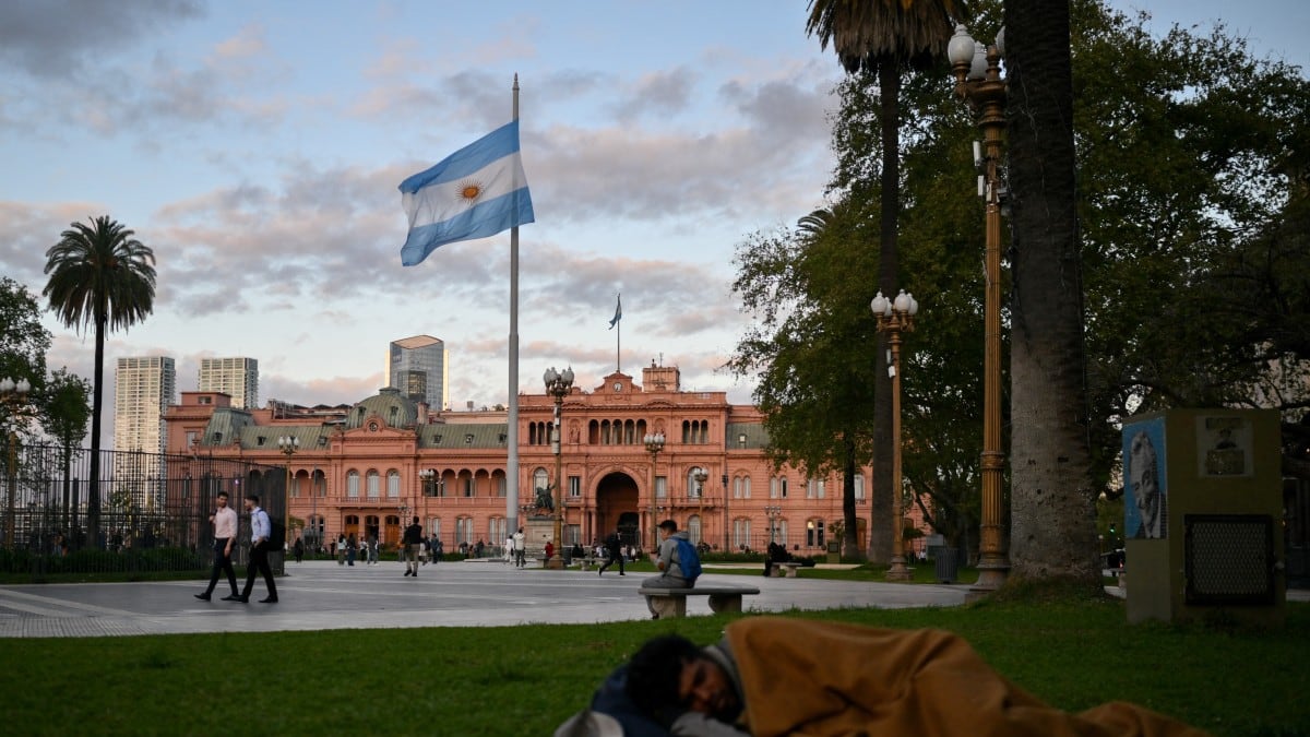 “Endeudados para subsistir”: argentinos se hunden en préstamos impagables