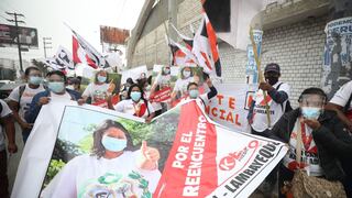 Simpatizantes del partido Fuerza Popular llegan a exteriores del penal Santa Mónica 
