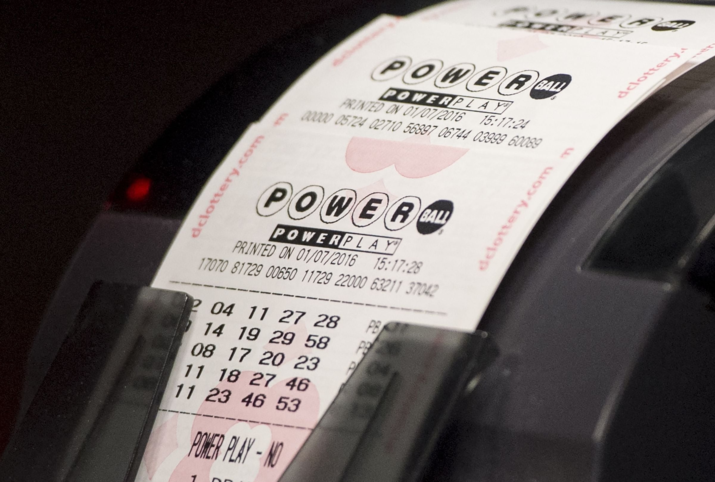 En esta nota conocerás los resultados del sorteo del Powerball del lunes 29 de diciembre y descubrir si alguien se quedó con el premio mayor. (Foto: Saul Loeb / AFP)