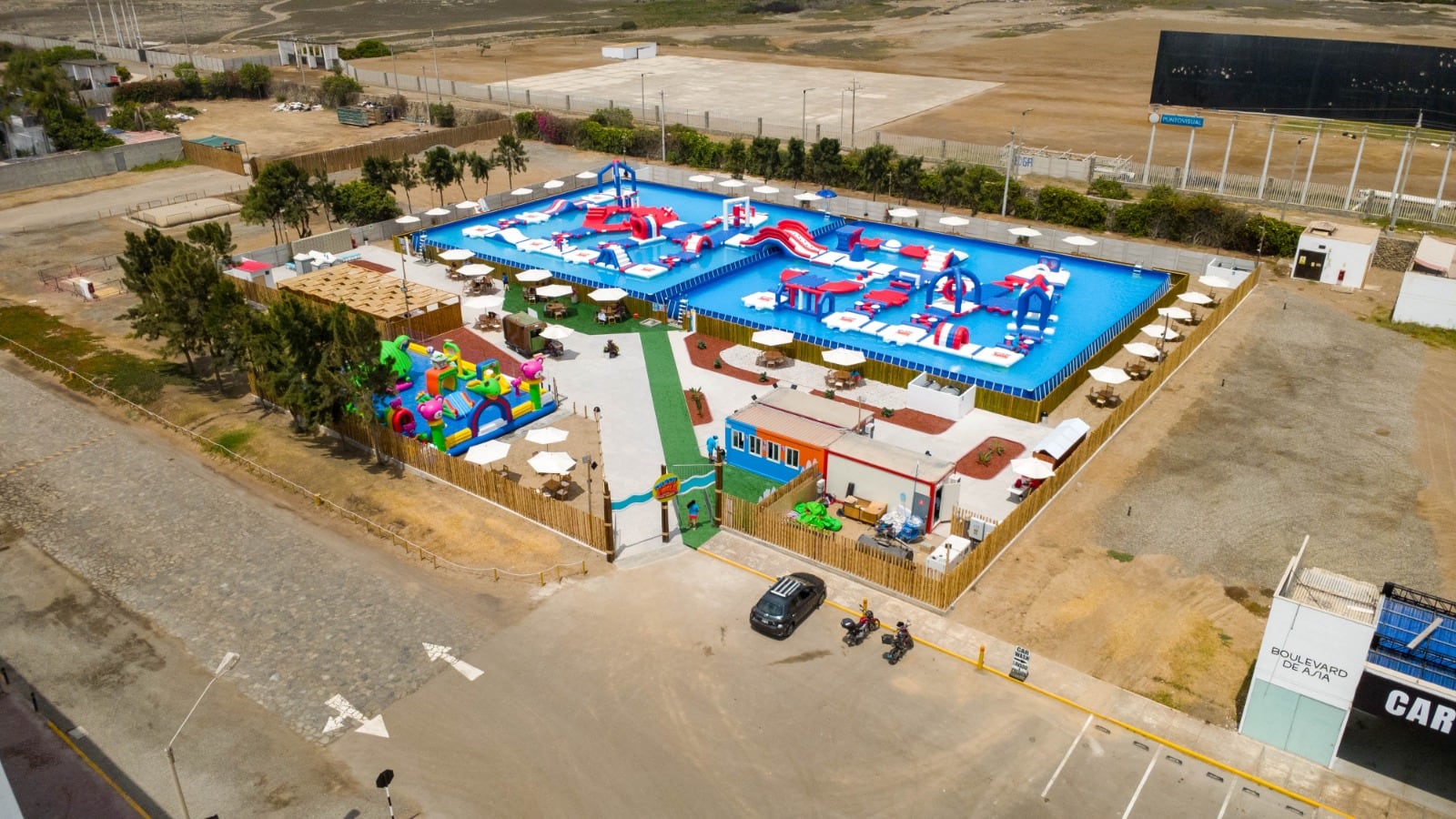 El parque inflable ocupa más de 3,800 m² en el Boulevard de Asia y apunta a atraer a público familiar y grupos de jóvenes. (Foto: Splash Jungle)
