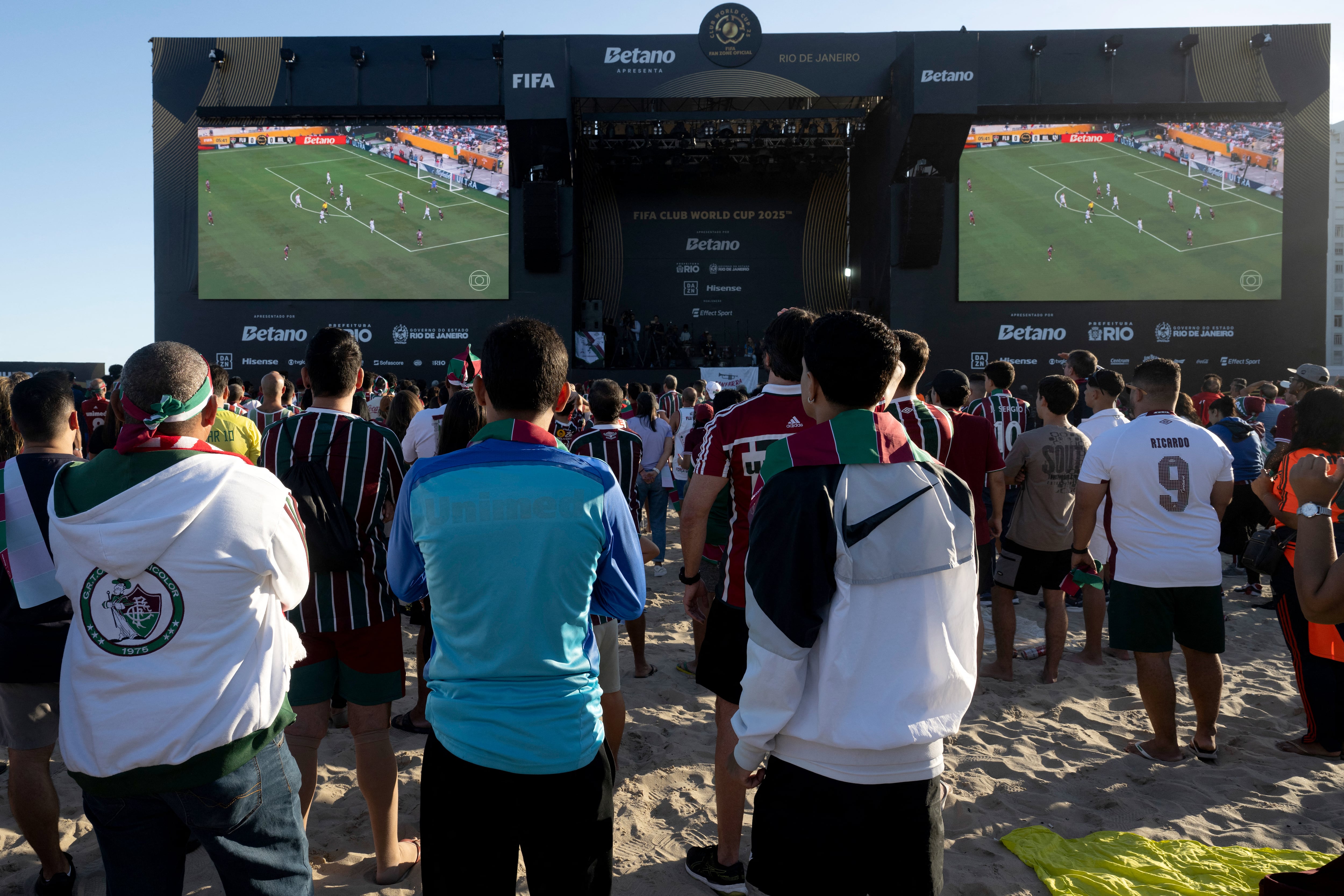 Los 'Fan Zone' del Mundial permite la llegada de cientos de turistas para vivir la experiencia de este certamen deportivo. (Crédito: Pablo PORCIUNCULA / AFP / Imagen referencial)