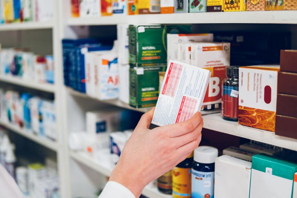 Pese a que los farmacéuticos cumplen varios roles para empoderar a la población respecto a su propia salud, hay una “disminución de la fuerza laboral de las farmacias que ha reducido la disponibilidad”. (Foto: ¡Stock.)