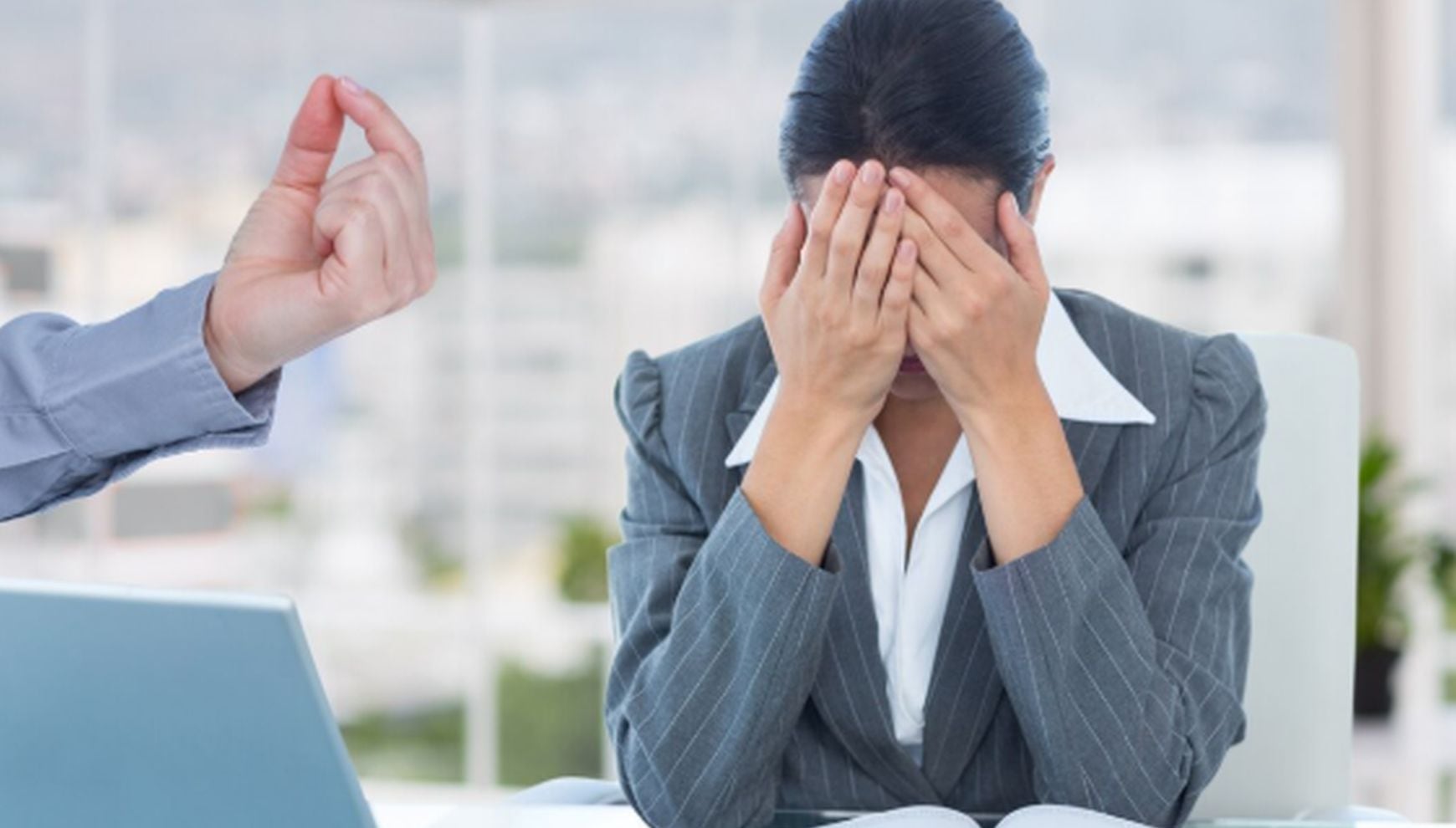 El uso injusto o excesivo del poder en un trabajo daña la dignidad, la salud o las condiciones de un empleado (Foto: Freepik)