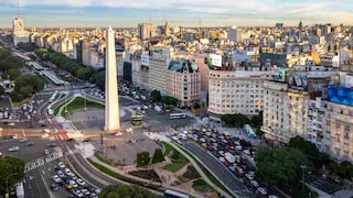 Déficit fiscal de Argentina crece 90.2% interanual en junio