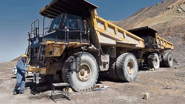 Perú espera producir un 15% más de cobre en 2023 y alista permisos para explorar litio