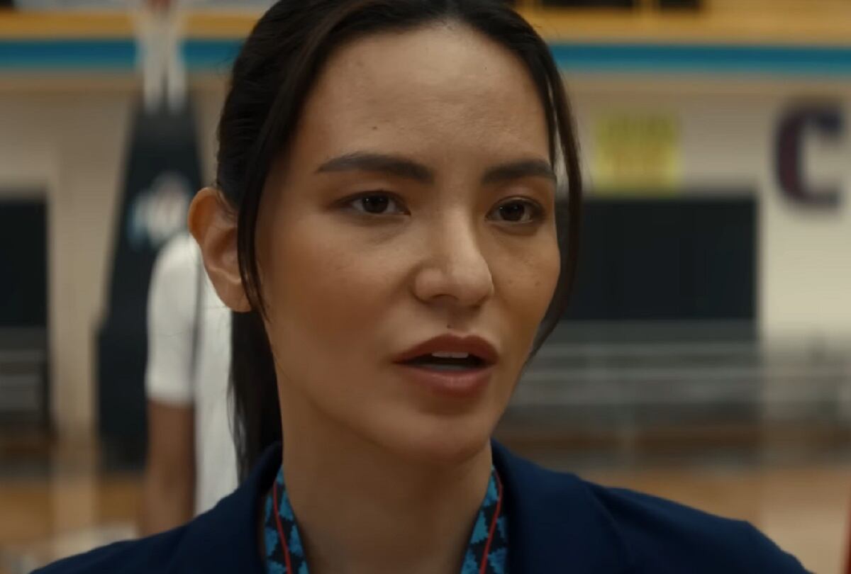 Jessica Matten asume el rol de la entreadora Heather Hobbs en el drama deportivo "Rez Ball" (Foto: Netflix)