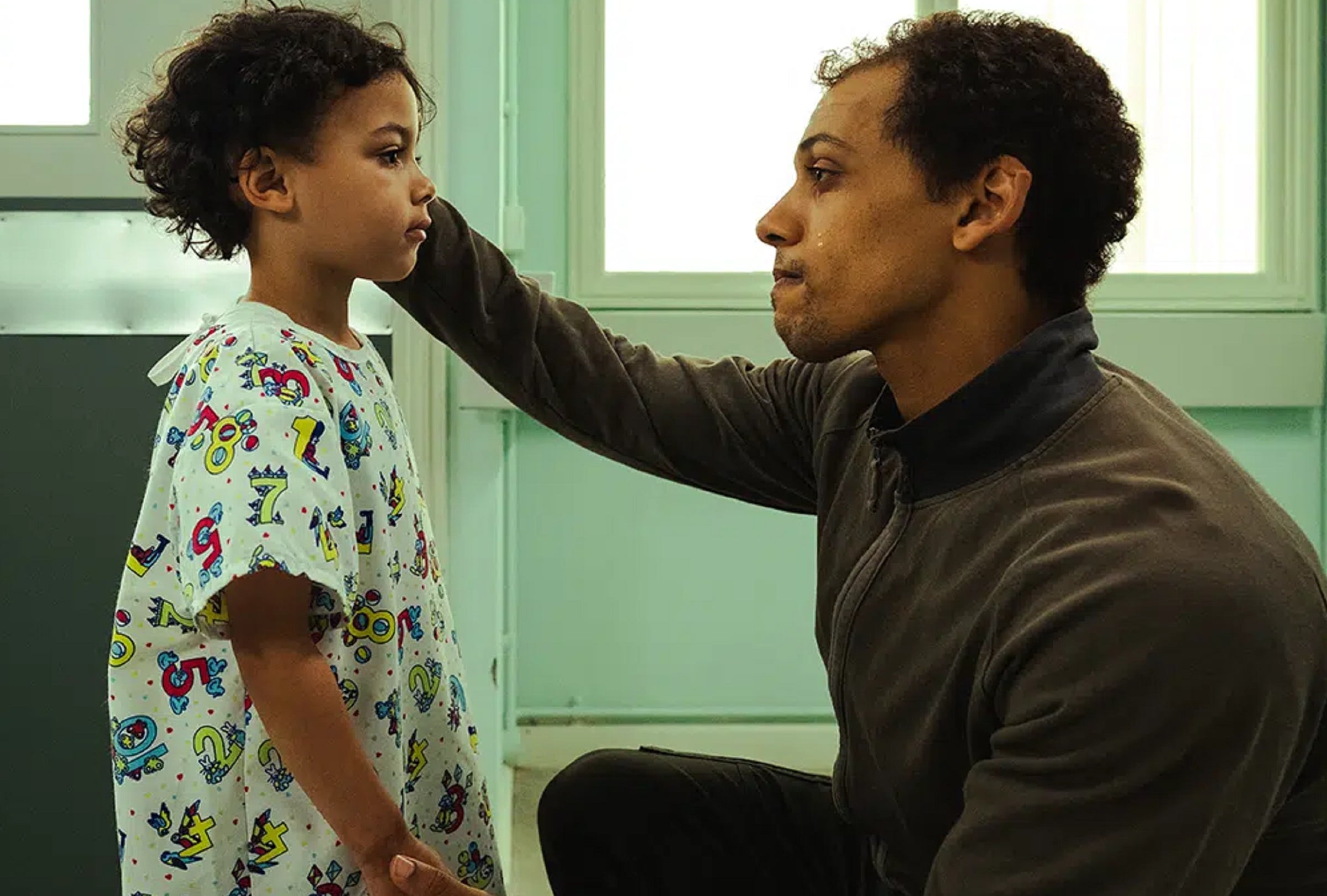 Jahsaiah Williams interpreta a Alex Hanscombe y Jordan Bolger interpreta a André Hanscombe en el drama de suspenso psicológico y crimen real "El testigo" (Foto: Netflix)