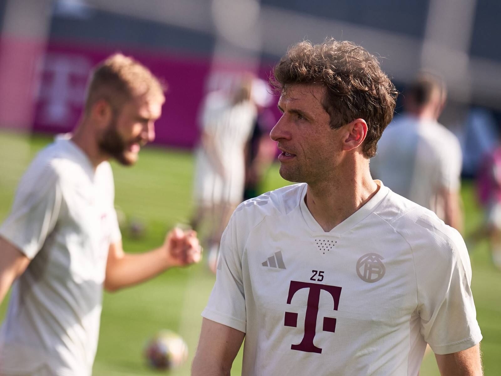 Thomas Müller podría tomar el lugar del lesionado Leroy Sané para acompañar a Harry Kane en el ataque del Bayern Múnich este martes en el duelo contra el Real Madrid. (Foto: Twitter FC Bayern Múnich)