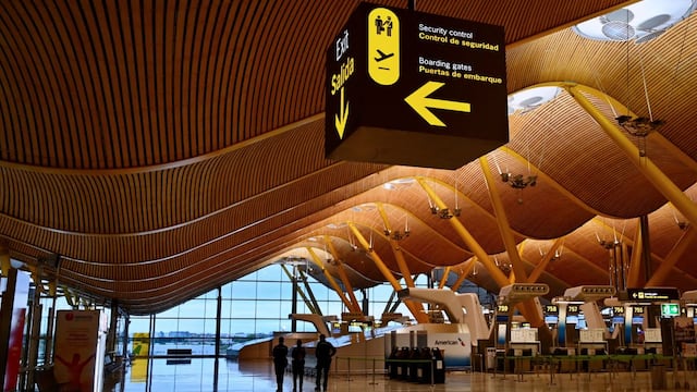 España impone visas a ciertas nacionalidades ante caos en aeropuerto de Madrid