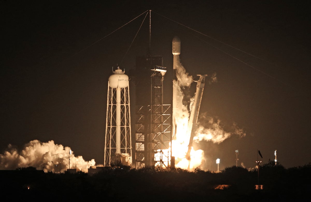 La misión bautizada IM-1 debía partir el miércoles pero el lanzamiento se pospuso luego de que SpaceX descubriera temperaturas anormales cuando intentaba el abastecimiento de combustible del módulo. (Foto: AFP)