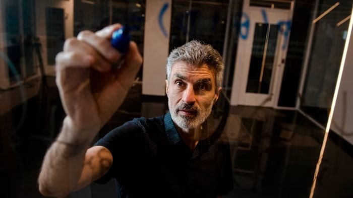 El trabajo de Yoshua Bengio ha servido de base para las técnicas utilizadas por los principales grupos de IA, como OpenAI y Google. Foto: Andrej Ivanov/AFP/Getty Images