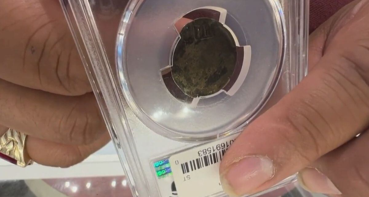 En Stack's Bowers Galleries se encuentra la valiosa moneda (Foto: CBS News Boston)