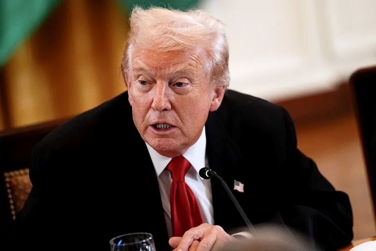 Donald Trump acusó a Irán de incumplir el alto el fuego tras el ataque con drones contra un buque comercial en el estrecho de Ormuz. Foto: EFE.