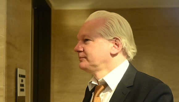 En fotografía, Julian Assange. (Photo by Yuichi YAMAZAKI / AFP)