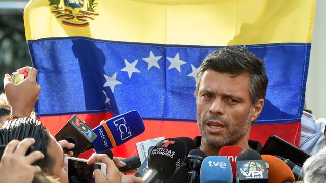 Leopoldo López salió de Venezuela y viajará a España, aseguró su padre
