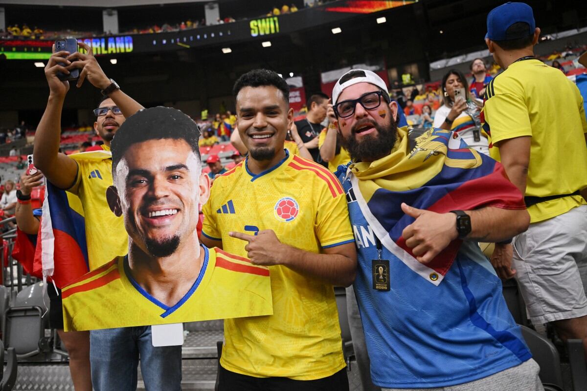 VANCOUVER, CANADA - JULY 07: Colombia fans pose in the stands before the FIFA World Cup 2026 Round of 16 match between Switzerland and Colombia at BC Place Vancouver on July 07, 2026 in Vancouver, British Columbia, Canada. David Ramos/Getty Images/AFP (Photo by David Ramos / GETTY IMAGES NORTH AMERICA / Getty Images via AFP)