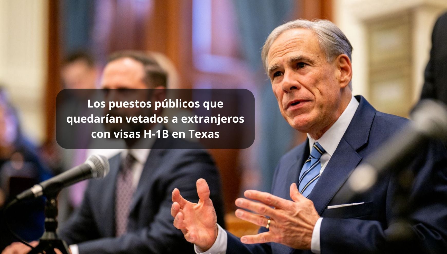 La ofensiva de Abbott contra las visas H‑1B abre un nuevo frente en el debate migratorio: la medida busca restringir el uso de este visado en la administración texana, aun cuando buena parte de las universidades y hospitales públicos dependen de talento extranjero para cubrir puestos de alta especialización (Foto: AFP)