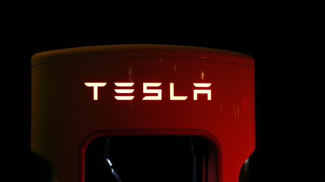 Tesla espera escasez mundial de minerales para baterías de vehículos eléctricos