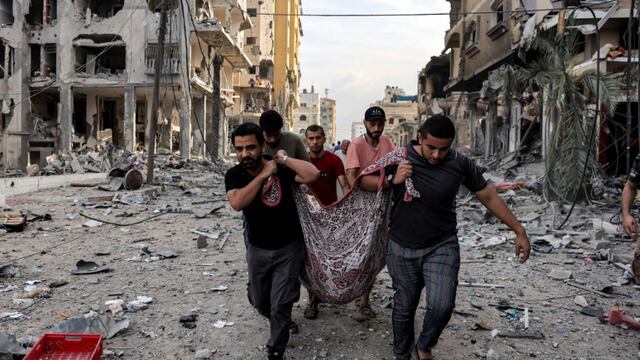 Voluntarios de la Cruz Roja rechazan evacuar y dejar atrás a los más débiles de Gaza