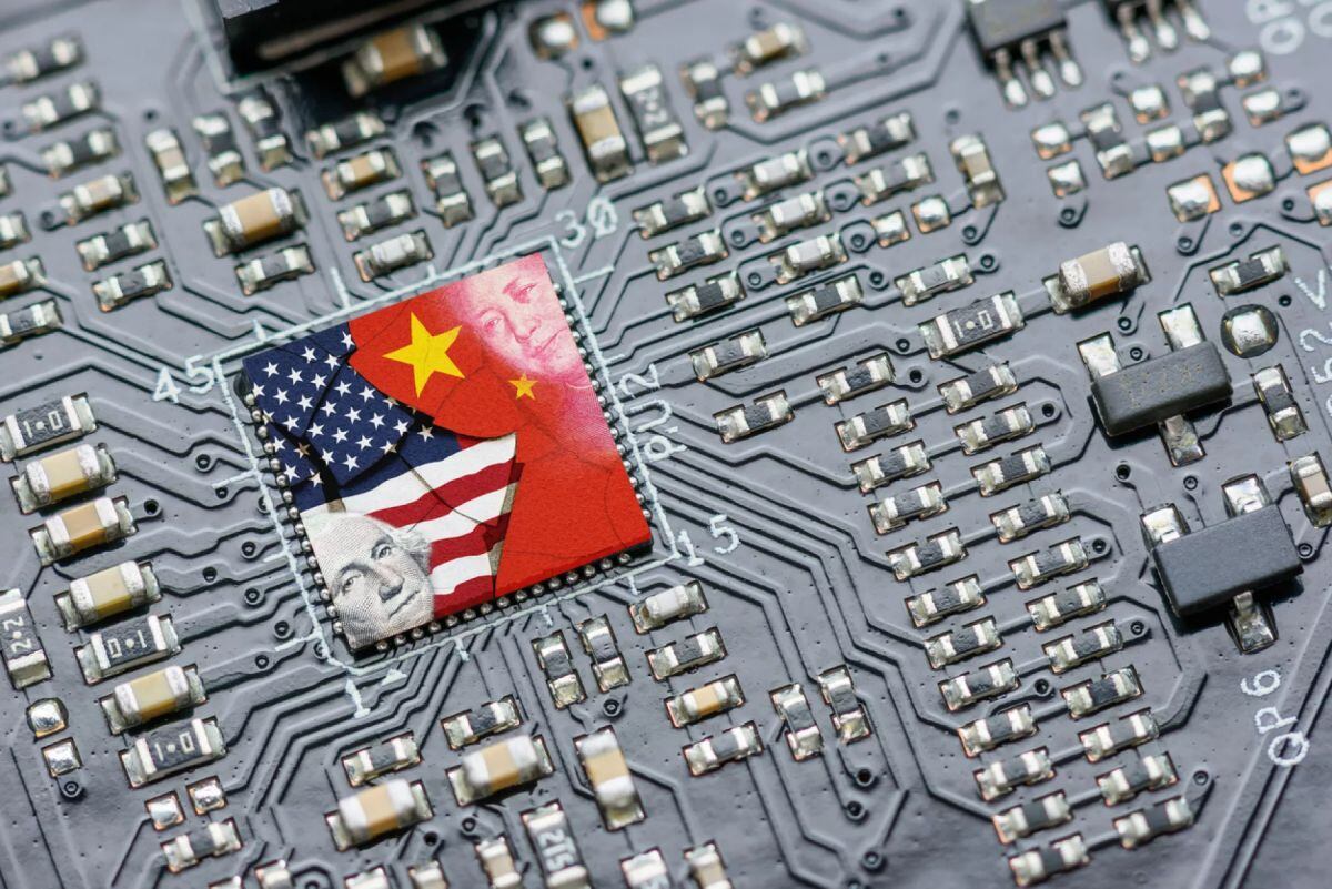 Las medidas se debe a la creciente preocupación de Estados Unidos por el avance de China en el desarrollo de la IA. (William_Potter/Getty Images/iStockphoto)