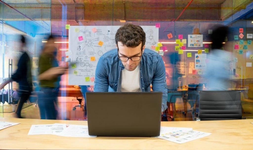 La productividad adicional no debe traducirse en más carga laboral para los empleados, coinciden especialistas. Foto: difusión