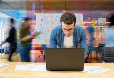 Evaluación de desempeño en tiempos de IA: ¿se miden las horas trabajadas vs resultados?
