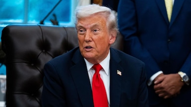 El presidente de Estados Unidos, Donald Trump, habla durante una celebración del Diwali en el Despacho Oval de la Casa Blanca en Washington, DC, EE. UU., el 21 de octubre de 2025. Foto: EFE/EPA/ALLISON ROBBERT